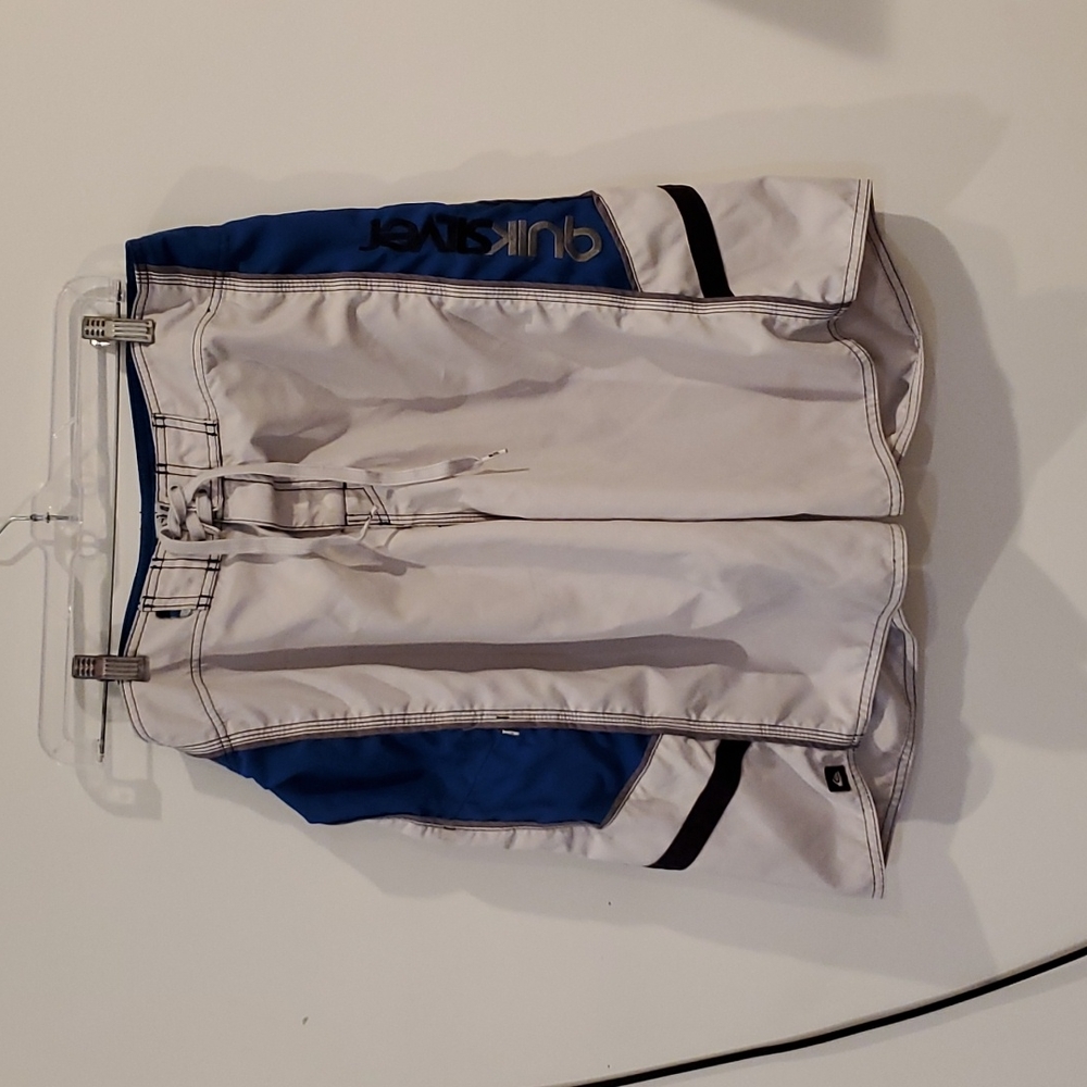 QUICKSILVER BOARD SHORTS 34